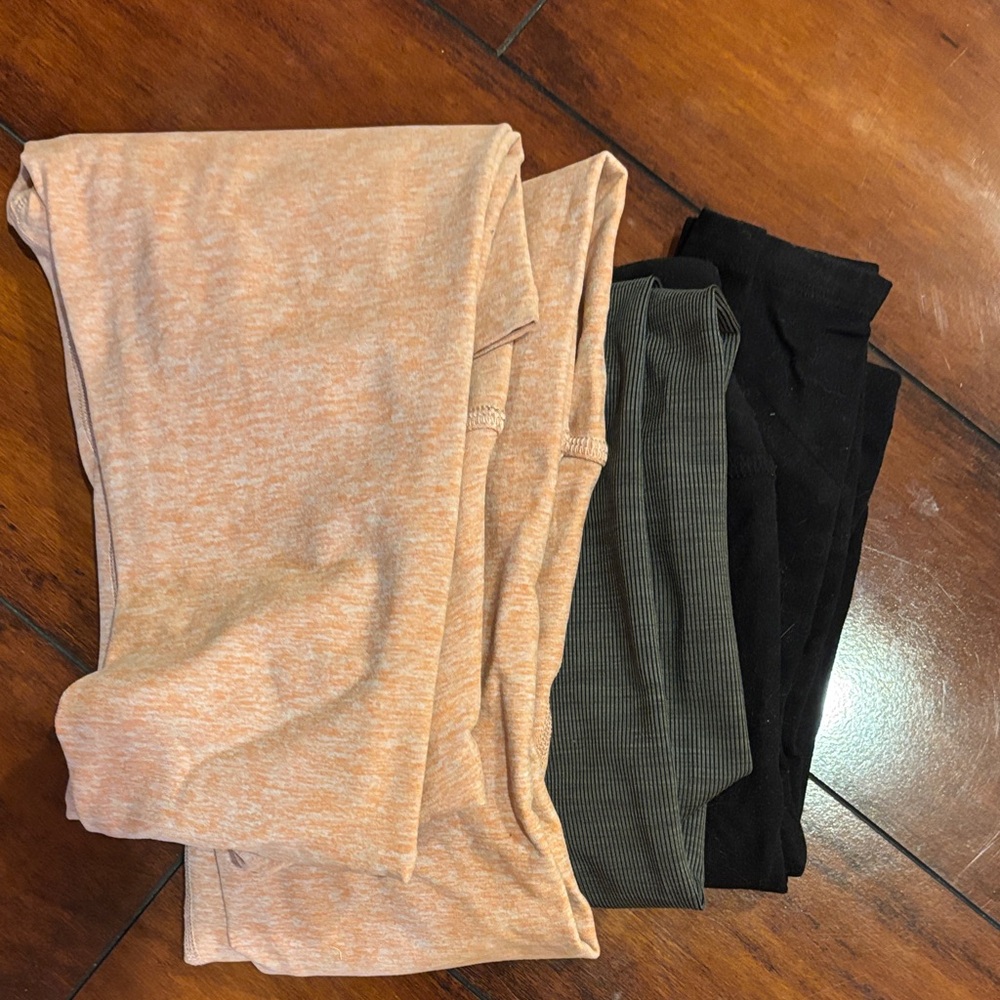 Four Pairs of Beyond Yoga XS leggings